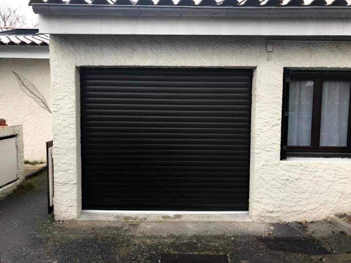 Pose de portes de garage Claix