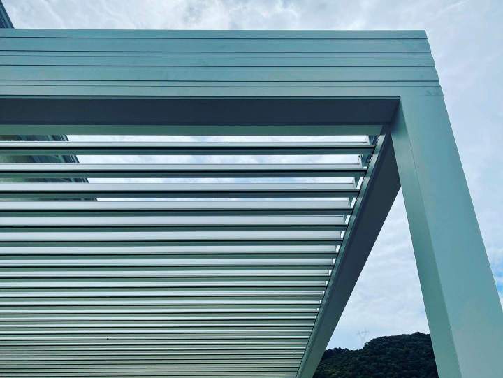 Nous concevons et installons vos pergolas et carports.