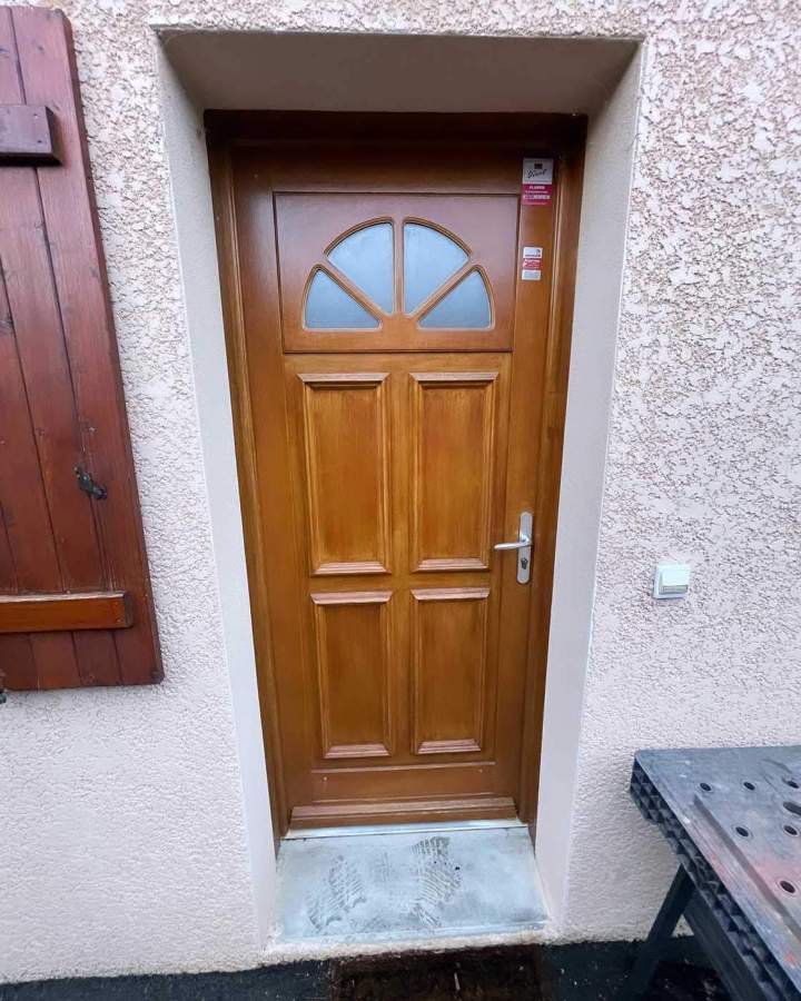 Poste de porte d'entrée en bois Claix